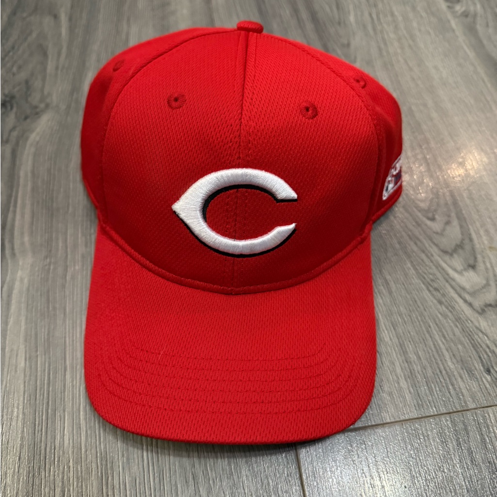 Reds Baseball Cap With White Logo